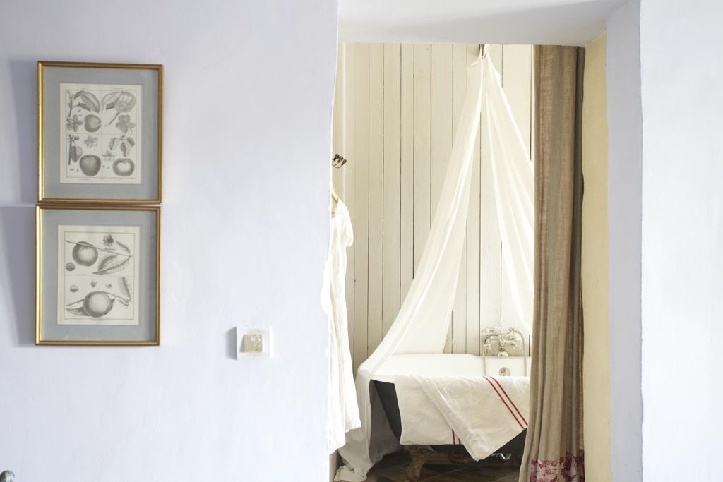 Les Sardines Aux Yeux Bleus Chambres D'Hotes Aigaliers Δωμάτιο φωτογραφία